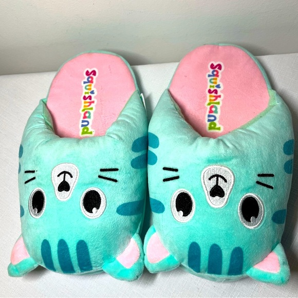 Squishland Tabby Cat Plush Slippers - Jules. Size 7-9. New. - Picture 1 of 5